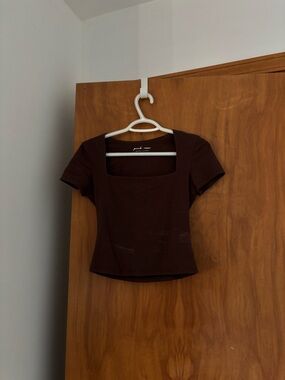 SQUARE NECK TOP
